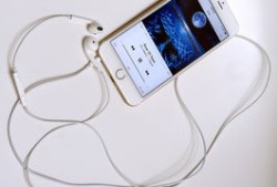 不拿对方手机能查到微信聊天？合法远程查看方法全解析，避免隐私侵权风险