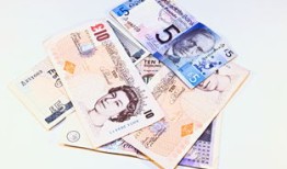 请黑客入侵一次多少钱？揭秘非法服务价格陷阱与正规安全方案