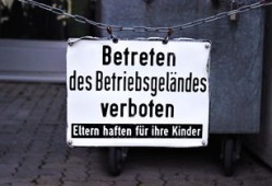 黑客联系方式6744491：法律风险与安全防护全解析，保护你的数字生活