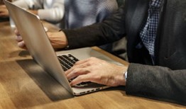 别人威胁你把聊天记录发网上怎么办？法律维权与紧急应对全指南